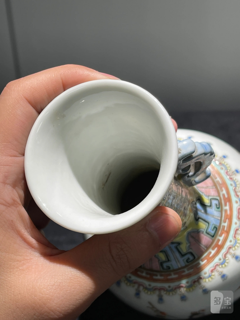 民国 粉彩婴戏纹双耳瓶一对 - 图19
